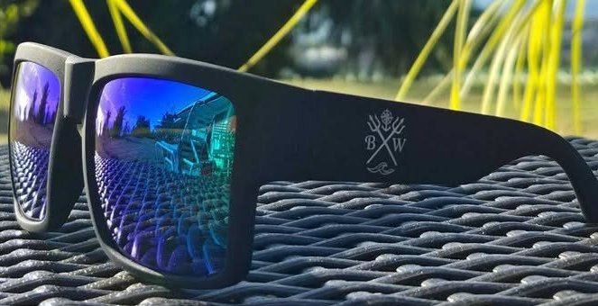 Lunettes Black Water monture noire mate, verres miroir émeraude